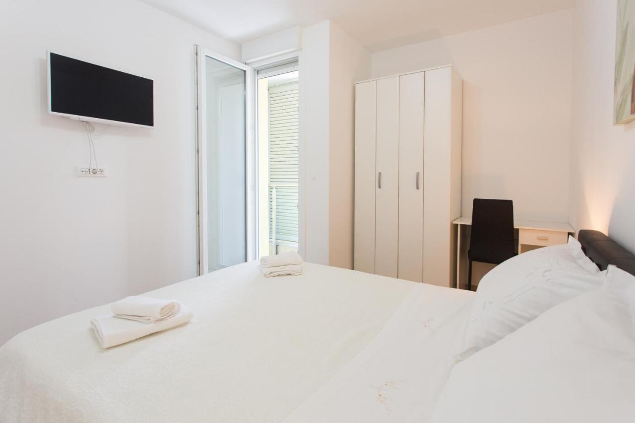 Iris Apartment Private Parking Split Bagian luar foto